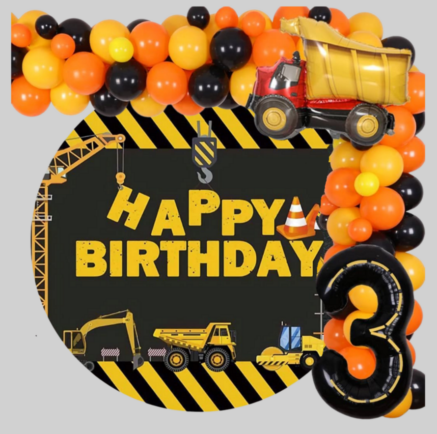 Décoration d'anniversaire thème camions avec ballons orange, noir et jaune, et chiffre 3.